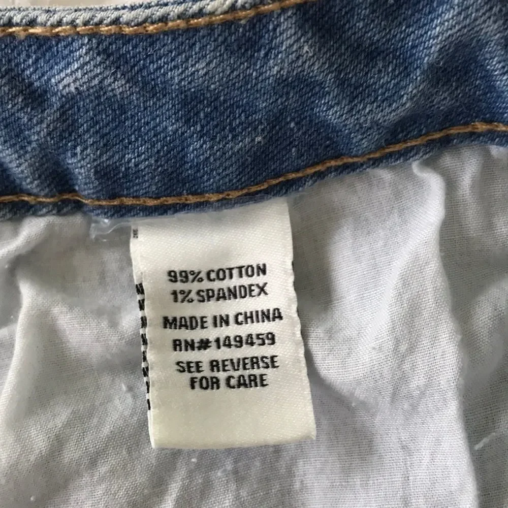 Ashley Mason Embroidered Cutoffs. Size 7 - Picture 9 of 9